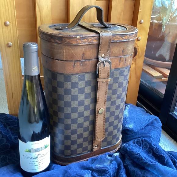 None found Other - Unique Wine Caddy